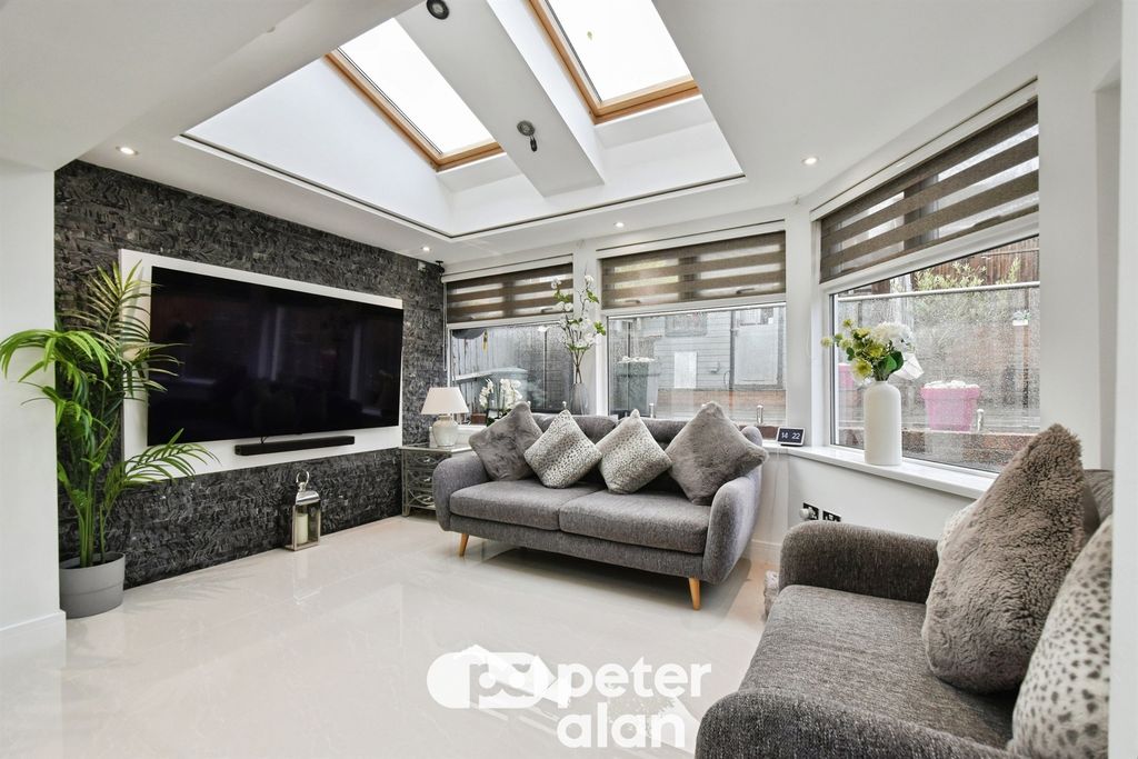 Property photo 2 of 26