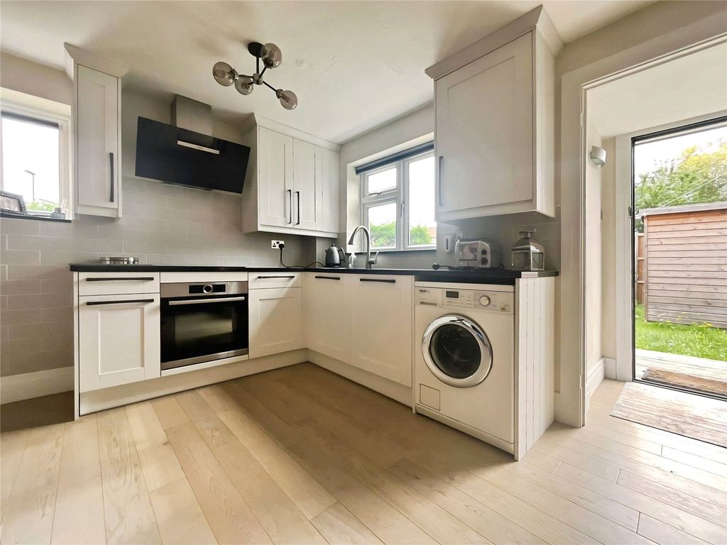 Property photo 2 of 7 Kitchen