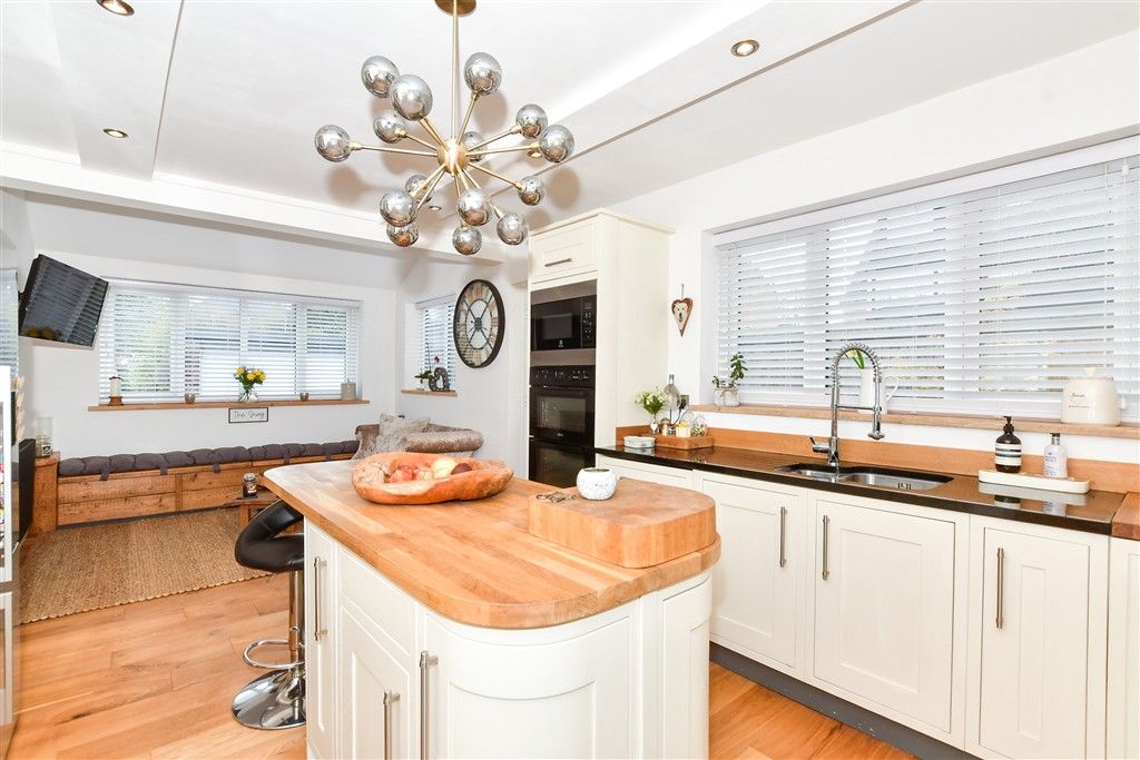 Property photo 3 of 15 Kitchen/ Breakfast Area
