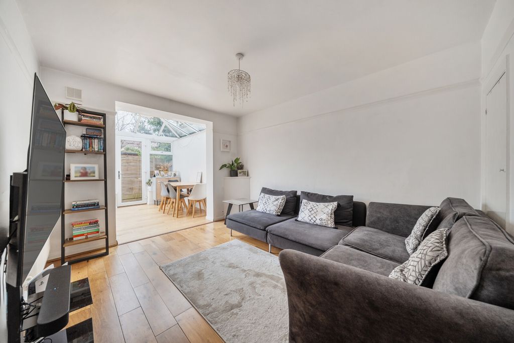 Property photo 2 of 15 Sitting Room