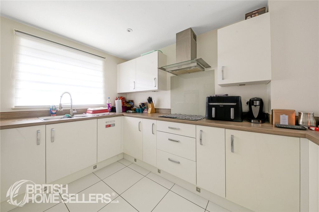 Property photo 2 of 14 Picture No. 13