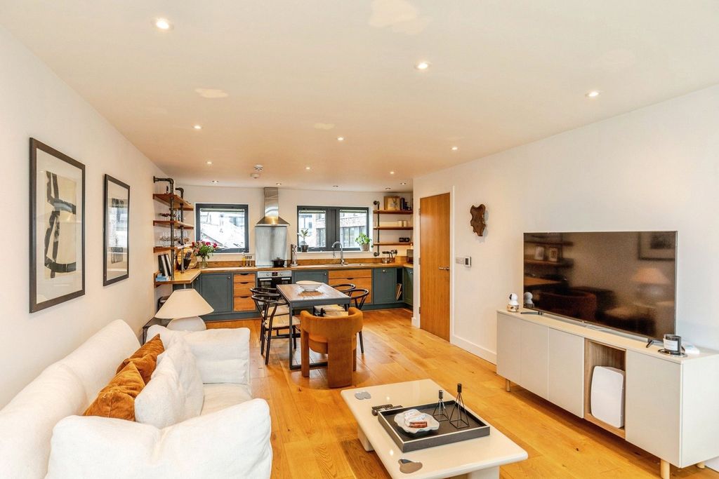 Property photo 3 of 14 Pbox-Img.Jpg