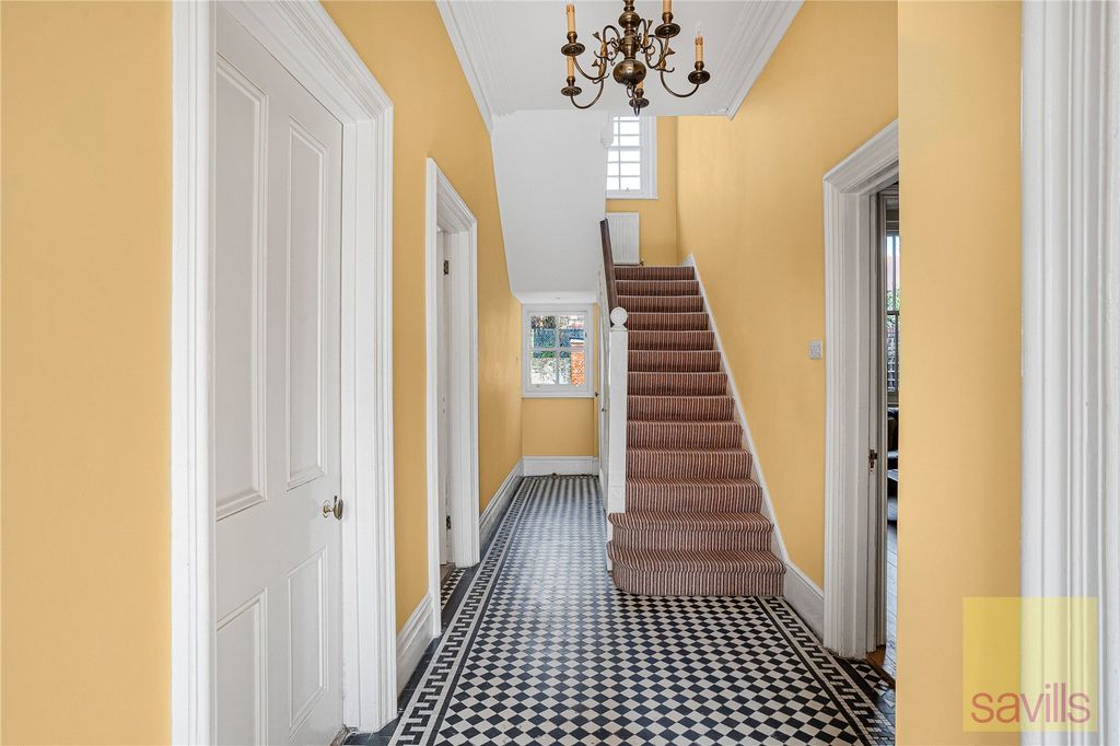 Property photo 3 of 18 Hallway