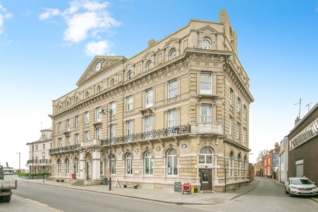 Property photo 3 of 17