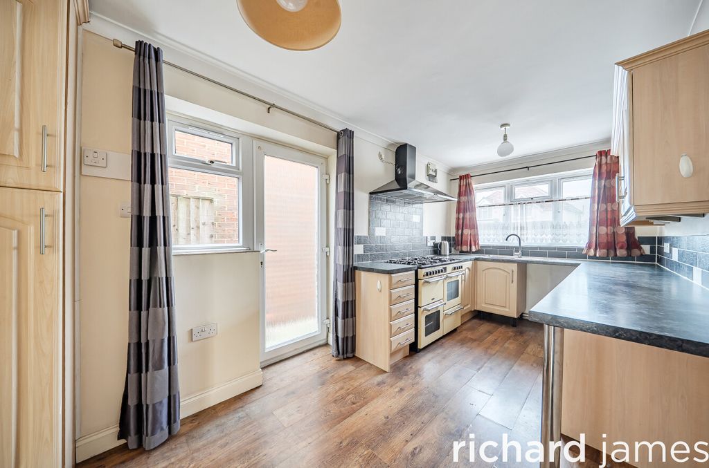 Property photo 2 of 11 38A3A8c009Bd4B5Aa34F85127Ac3A1d0