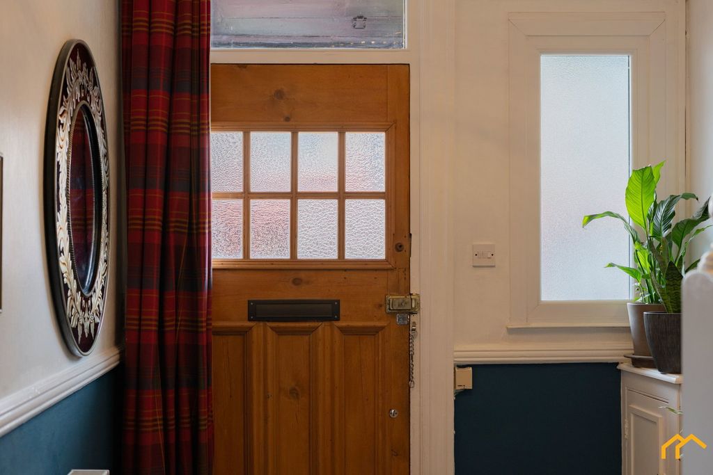 Property photo 2 of 34