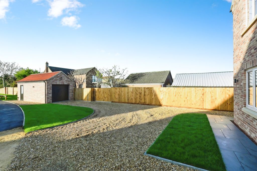 Property photo 2 of 28