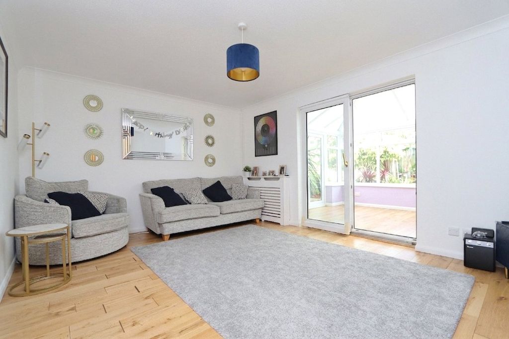 Property photo 2 of 17 Picture No. 32