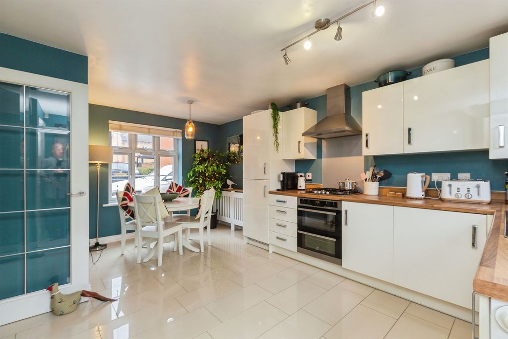 Property photo 2 of 20