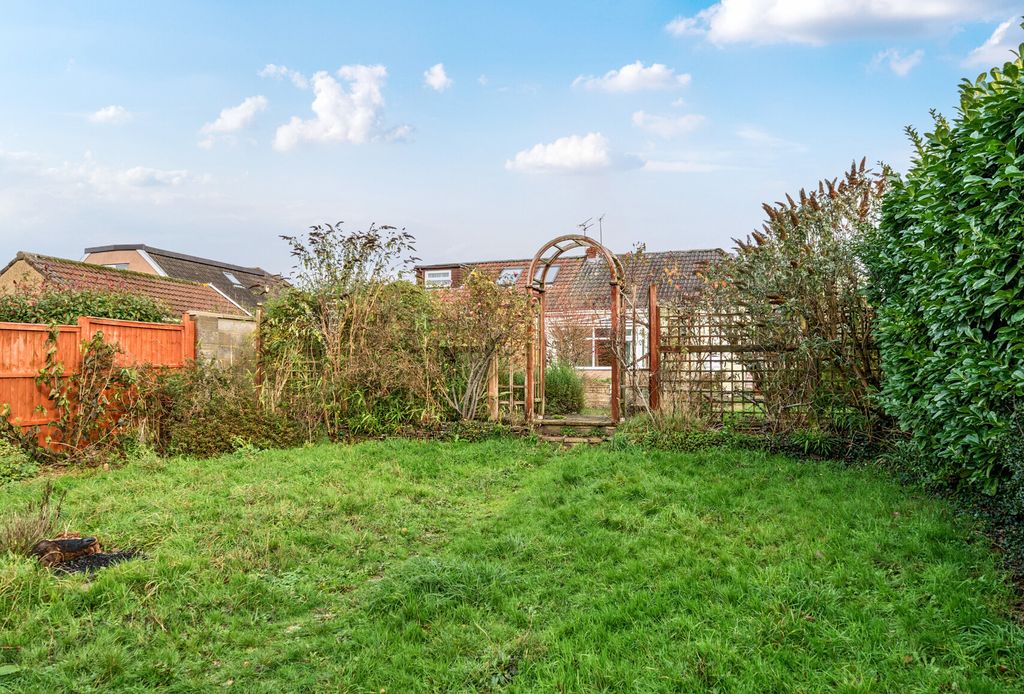 Property photo 2 of 25 1384905-1-6924555...