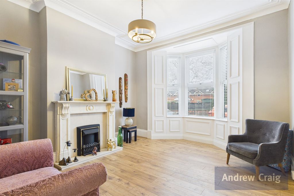 Property photo 3 of 21 Living Room