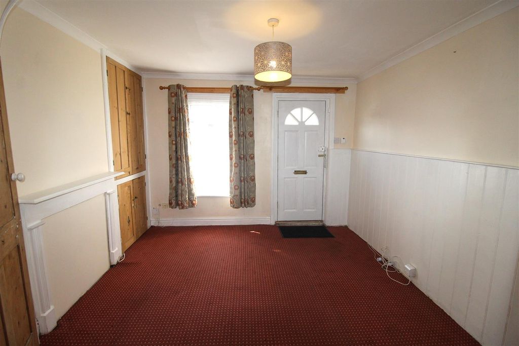 Property photo 3 of 9 Lounge
