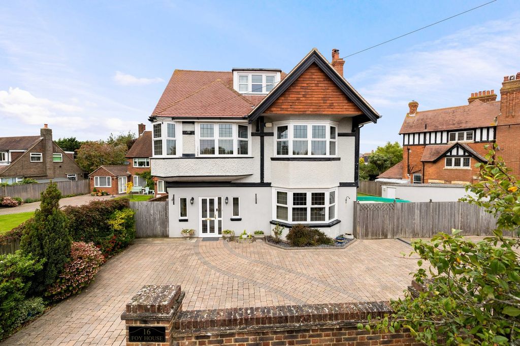 Property photo 1 of 28