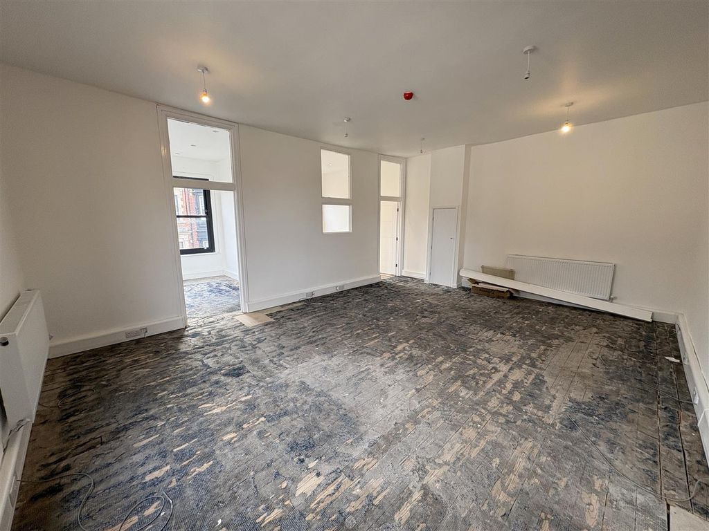 Property photo 2 of 13 Large Open Plan Office