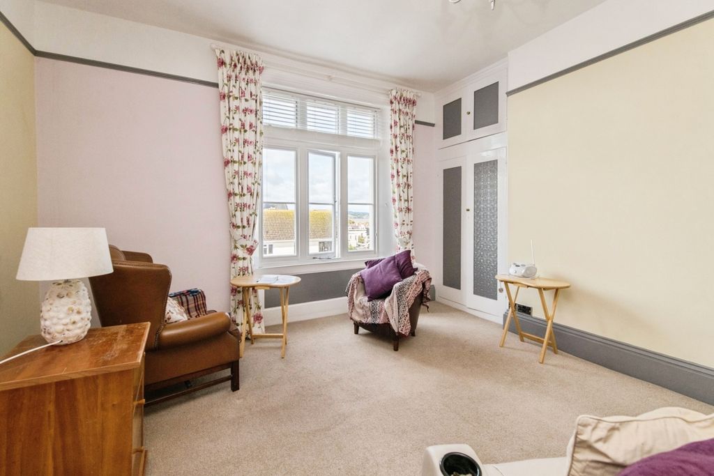 Property photo 3 of 19 Photo