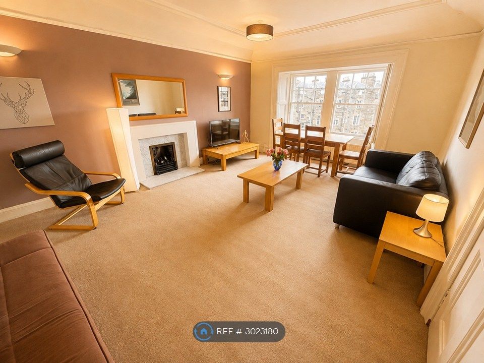 Property photo 3 of 11 Living Room