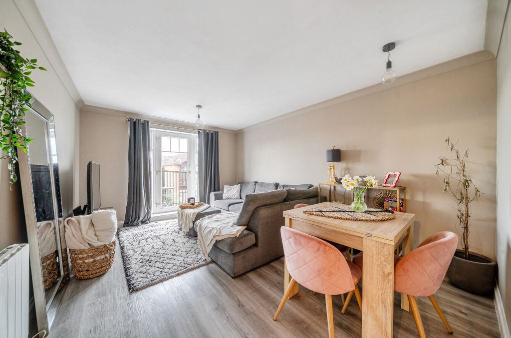 Property photo 3 of 15 1437366-18-69Cce2...