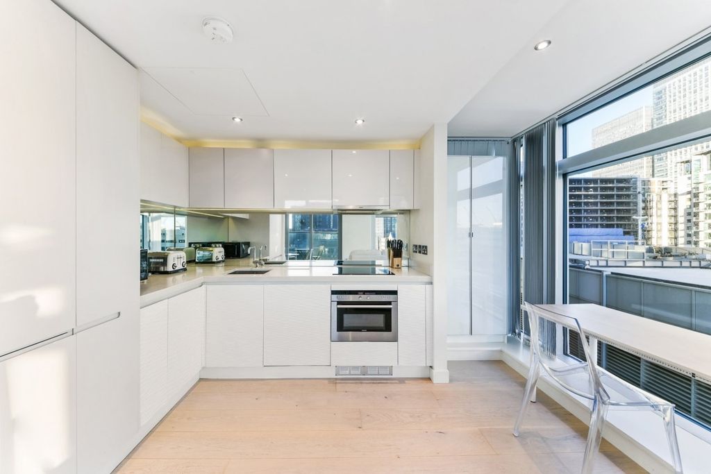 Property photo 2 of 12 Kitchen - East Tower