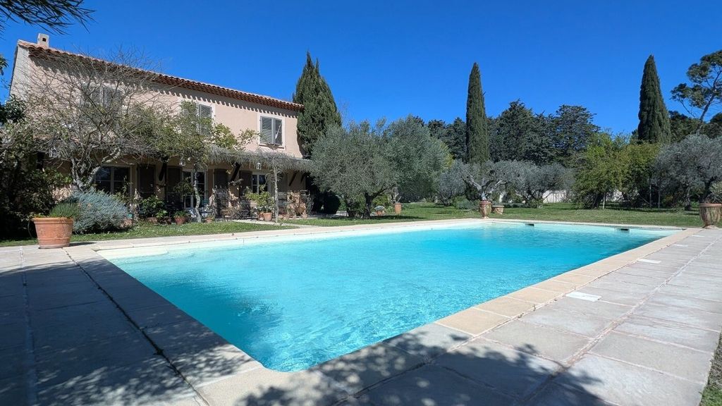 Property photo 1 of 16 Countryside Property With Pool Near Martigues.