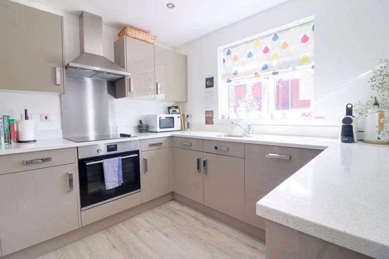 Property photo 3 of 18 Kitchen