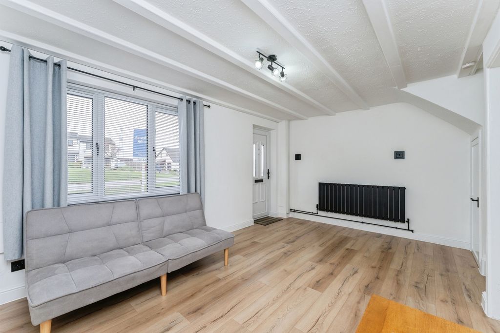 Property photo 2 of 17 Lounge