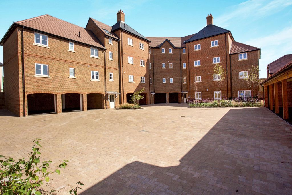 Property photo 1 of 8 E54929F7-84Ea-471F-B