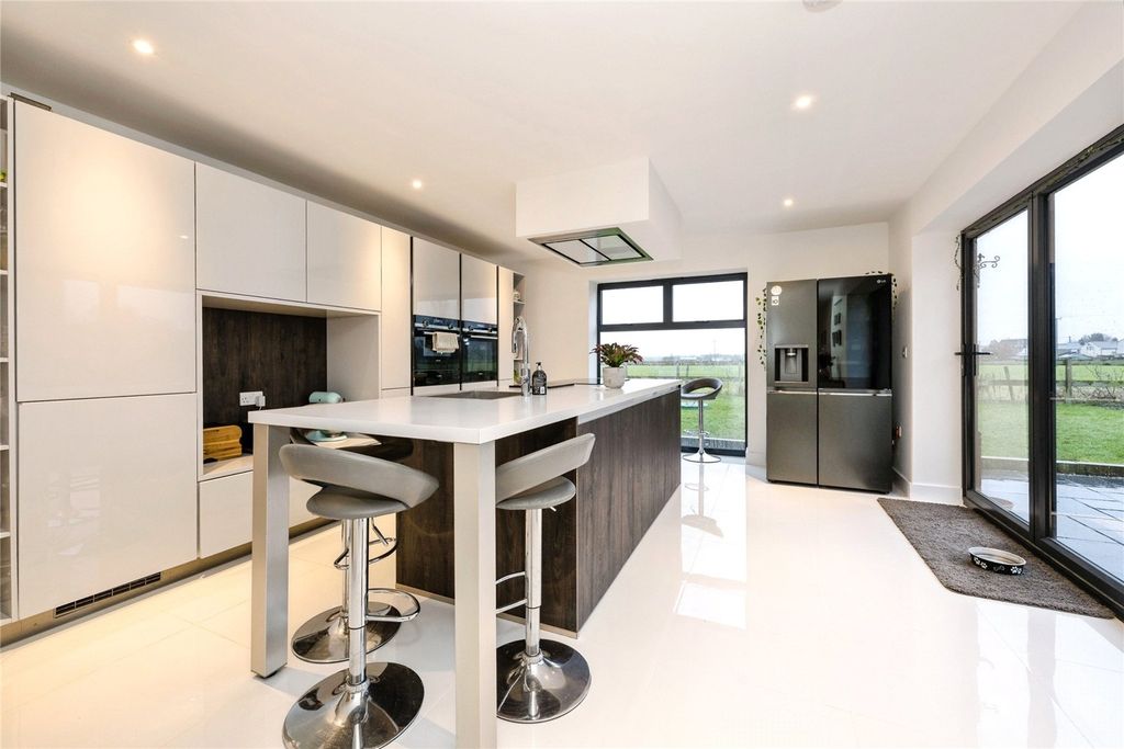 Property photo 2 of 18 Kitchen/Diner