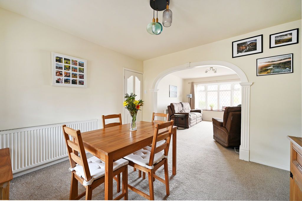 Property photo 3 of 27 Dining / Living