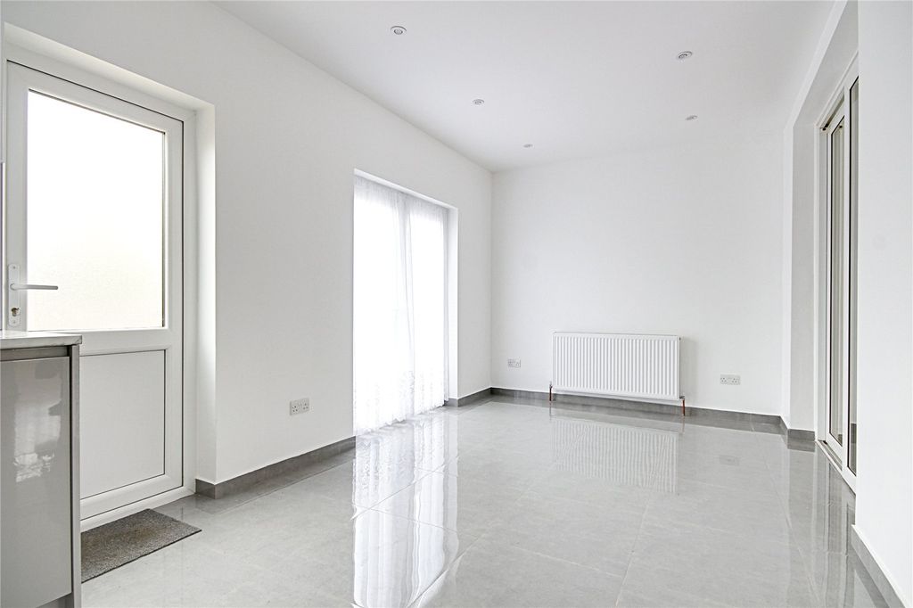 Property photo 2 of 17 Picture No. 08