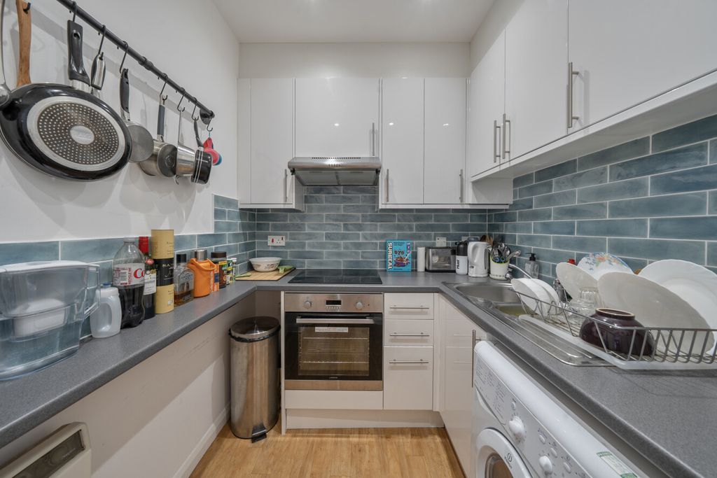 Property photo 3 of 16 1409034-13-699713...