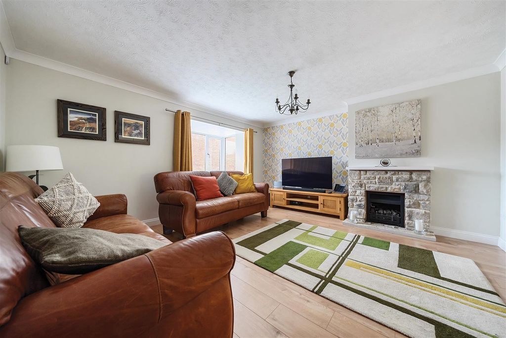 Property photo 3 of 15 Sitting Room