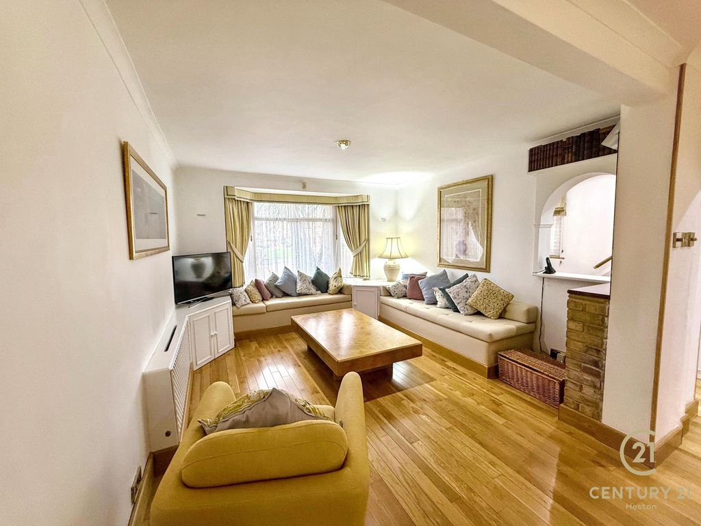 Property photo 2 of 27