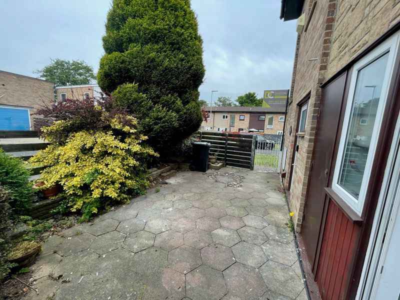 Property photo 2 of 11 Yard