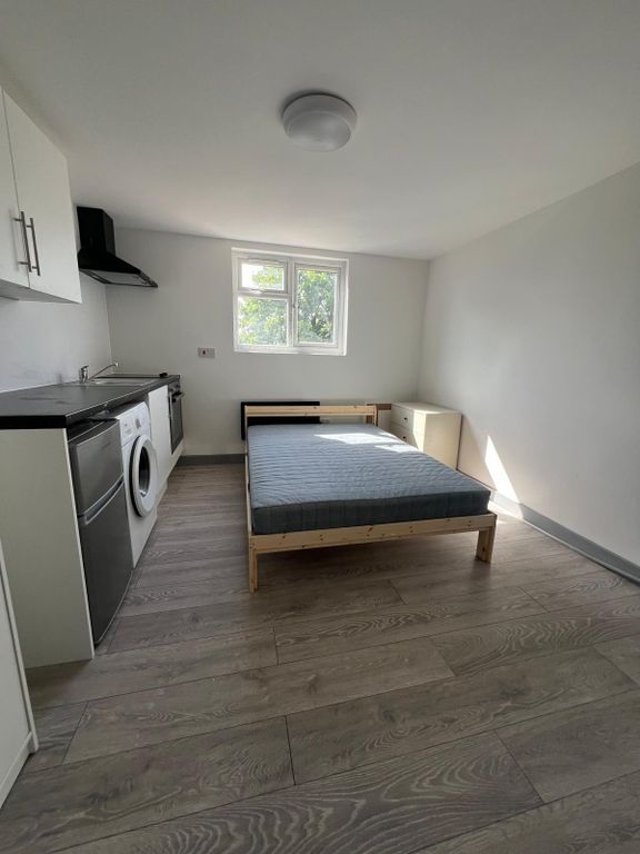 Property photo 1 of 3
