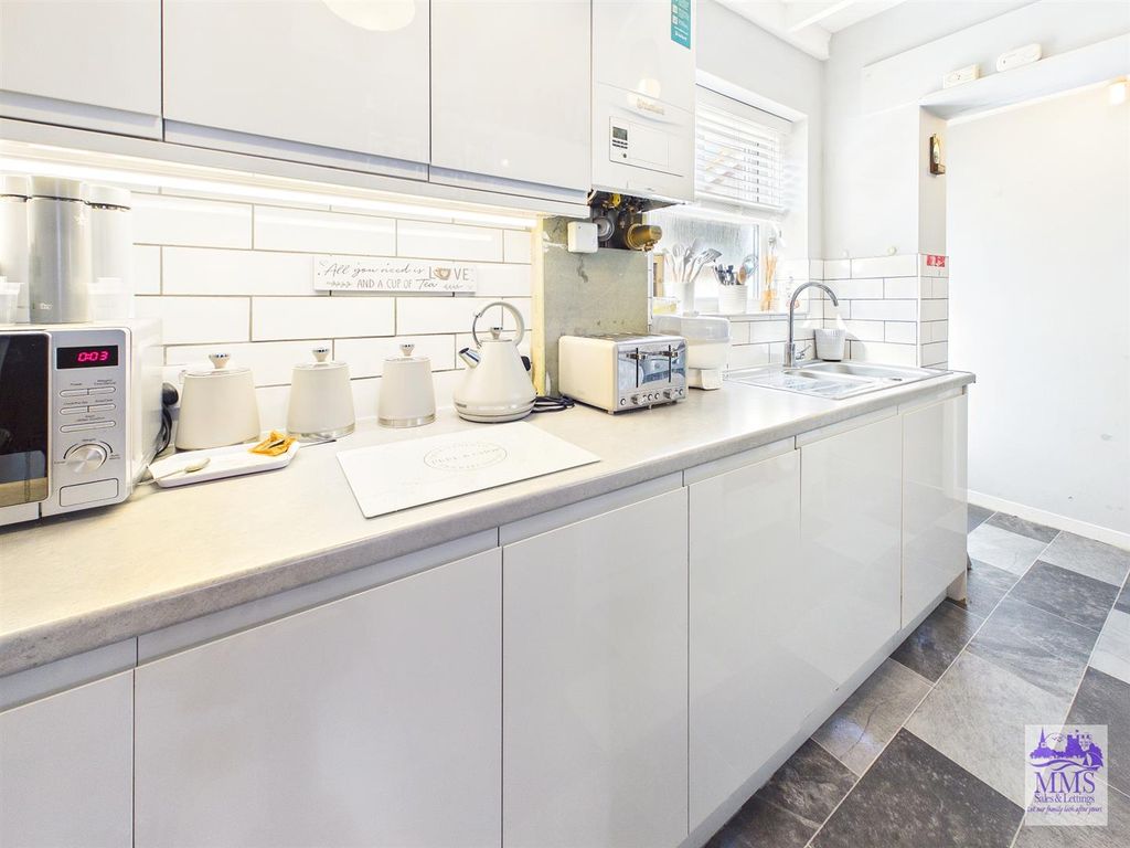 Property photo 3 of 22 Cam04098G0-Pr0204-Still017.Jpg