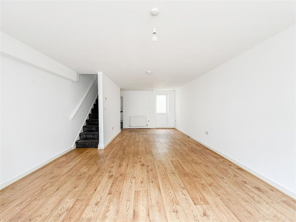 Property photo 3 of 28
