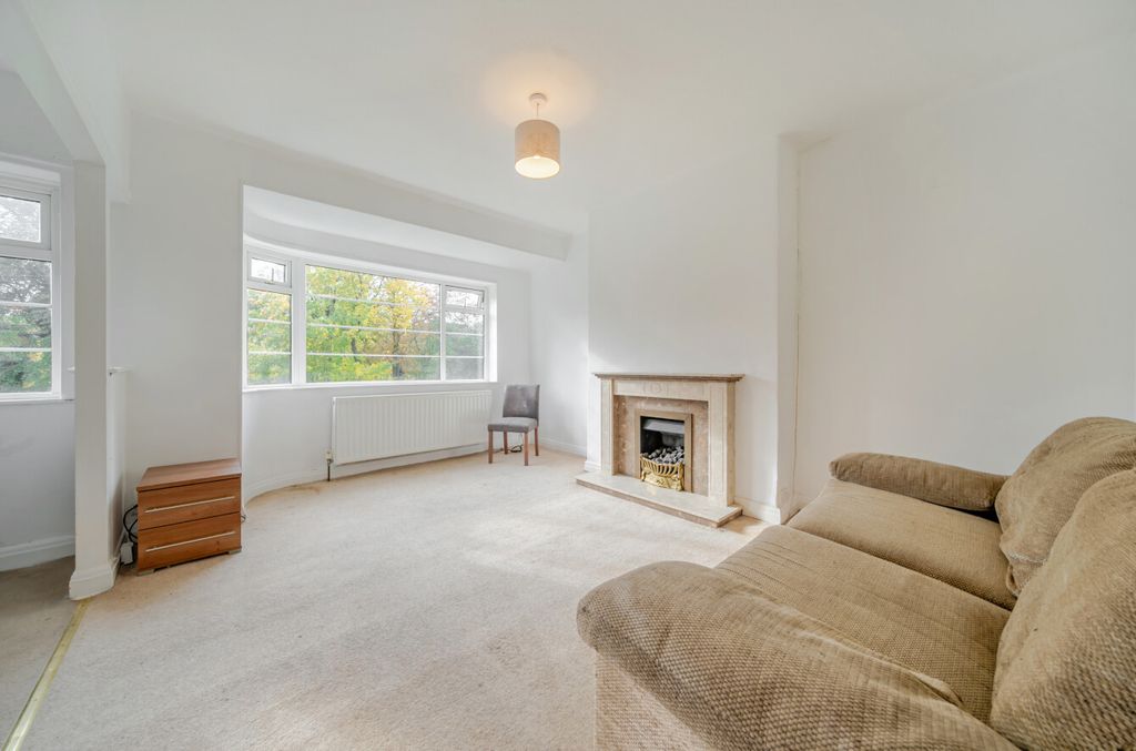 Property photo 2 of 12 1371502-10-68F770...