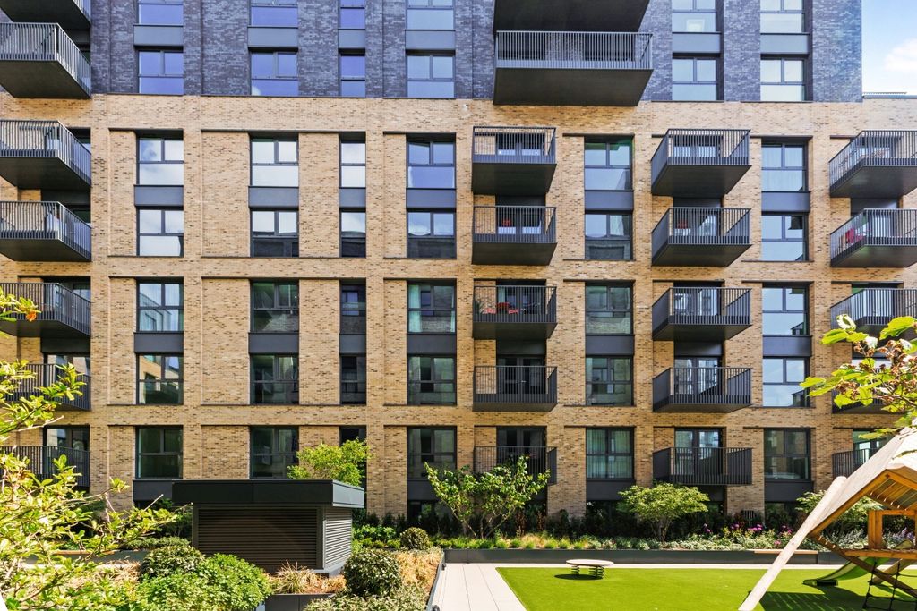 Property photo 2 of 4 Azure Apartments
