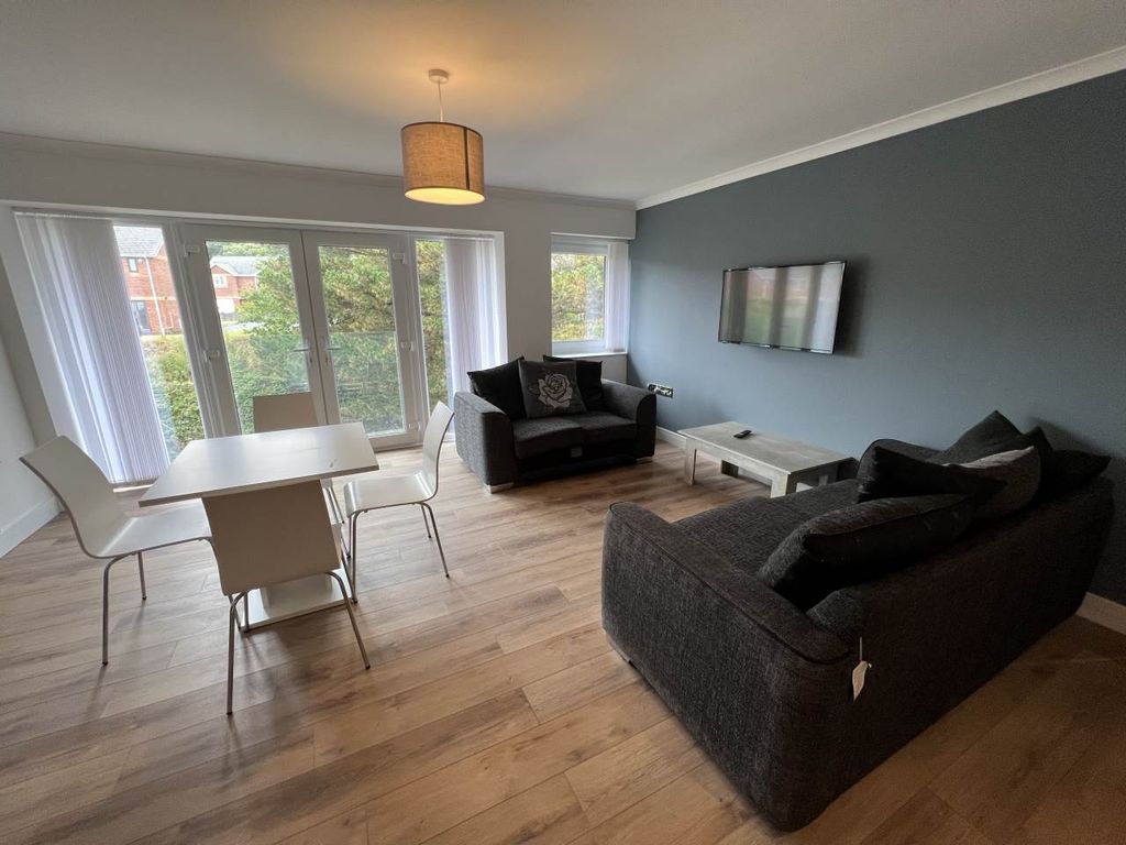 Property photo 3 of 8 Living Area