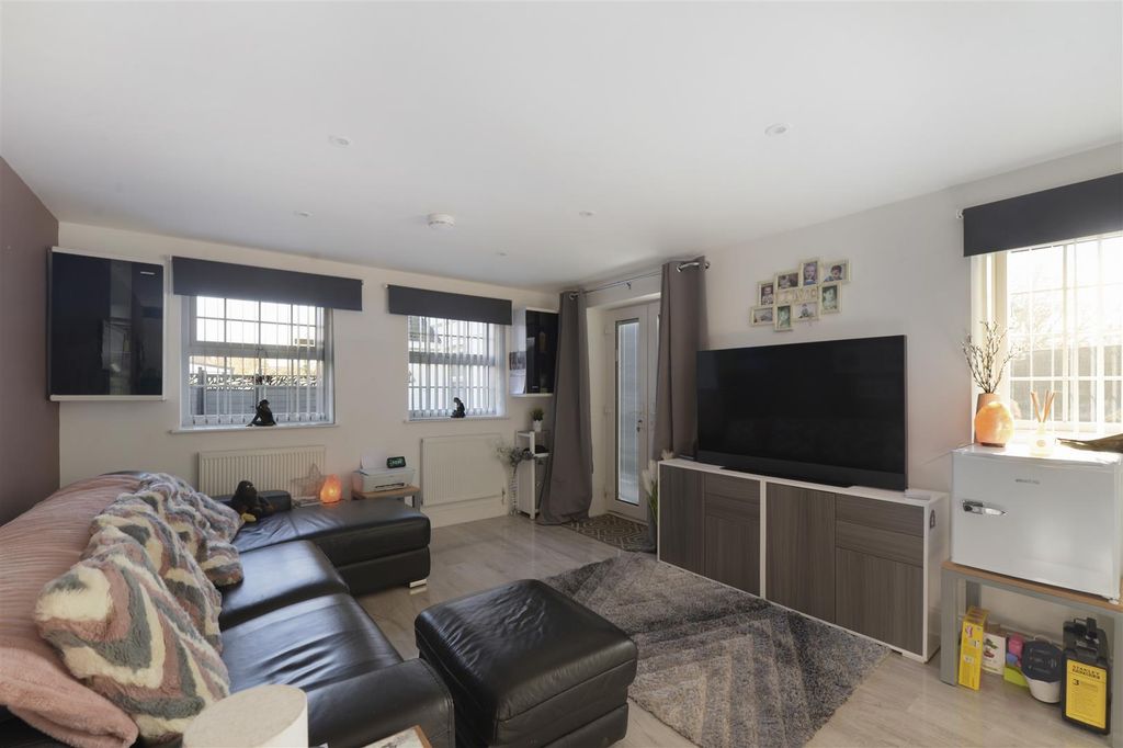 Property photo 3 of 6 03.Jpg