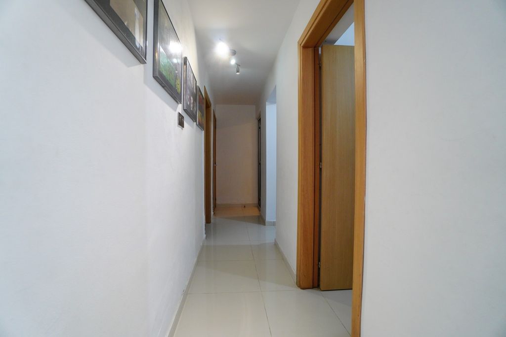 Property photo 2 of 28