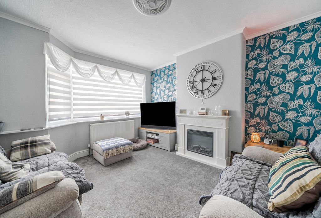 Property photo 2 of 22 1515932-13-6A9Fe0...