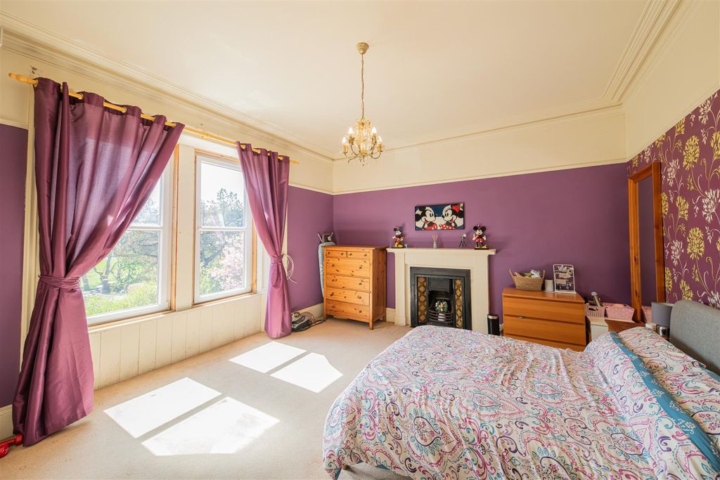 Property photo 3 of 43