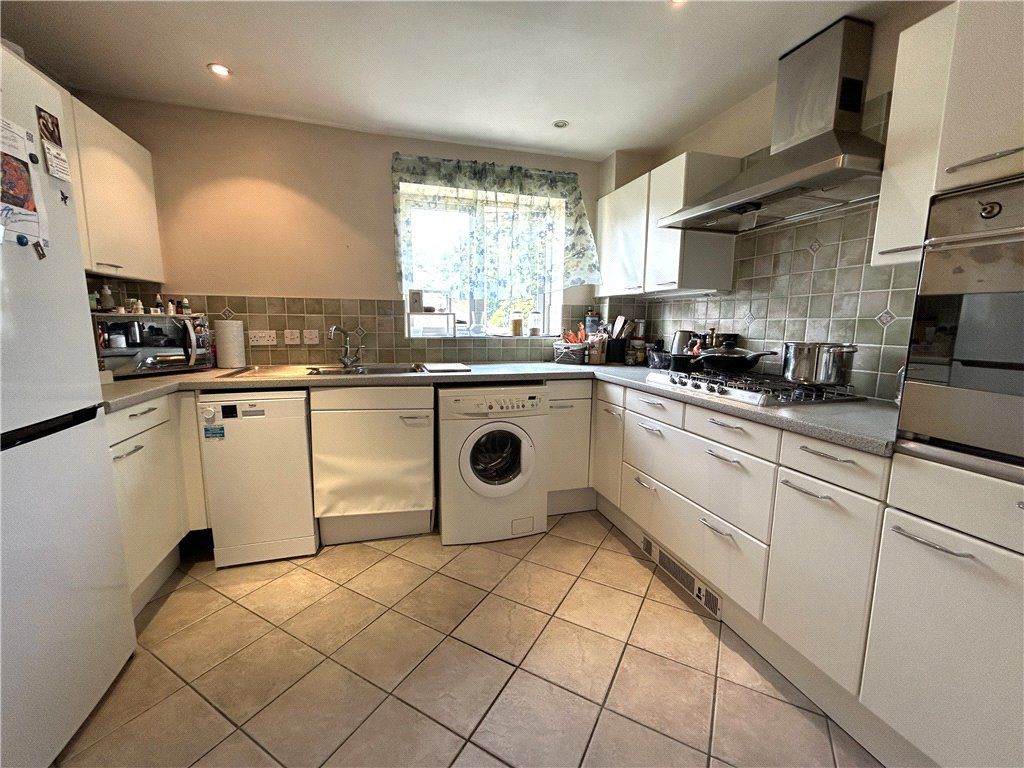 Property photo 3 of 10 Kitchen