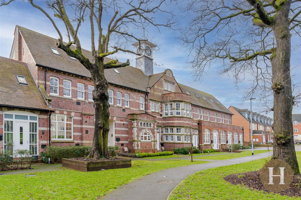 Property photo 3 of 33 Hadleigh Estate Agents-40.Jpg