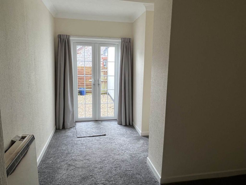 Property photo 3 of 8 Bedroom