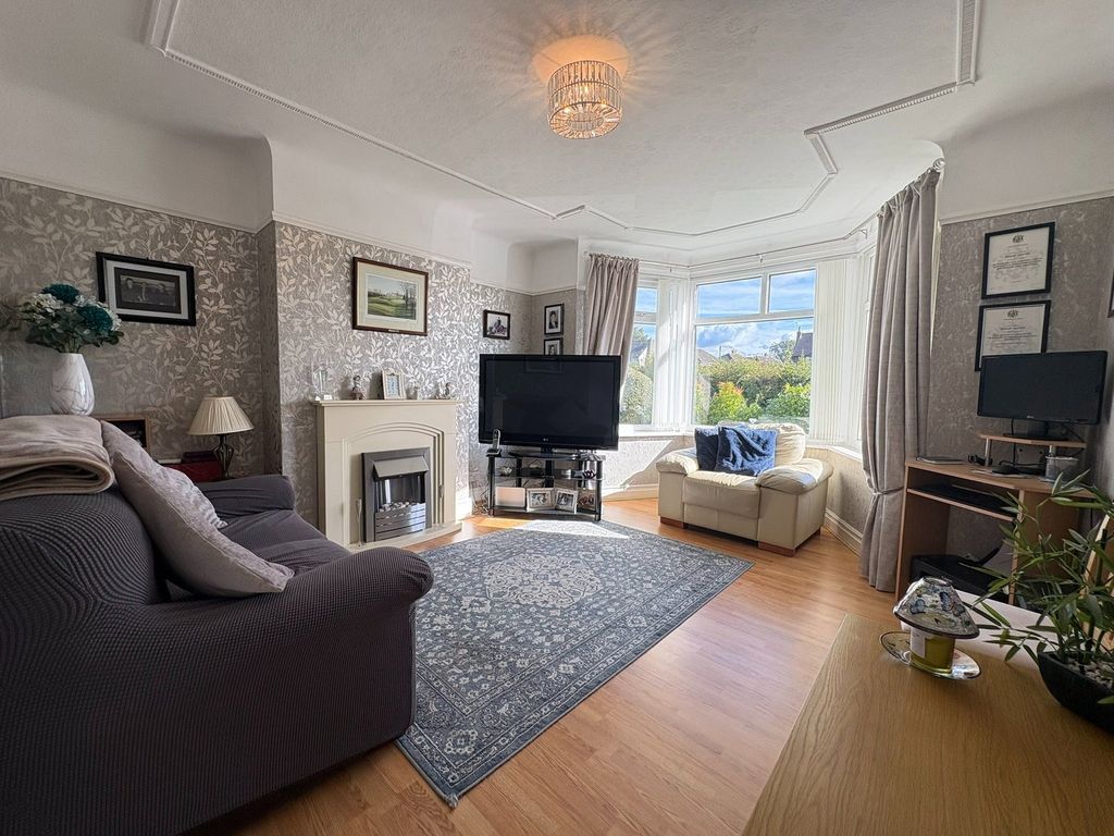 Property photo 2 of 31