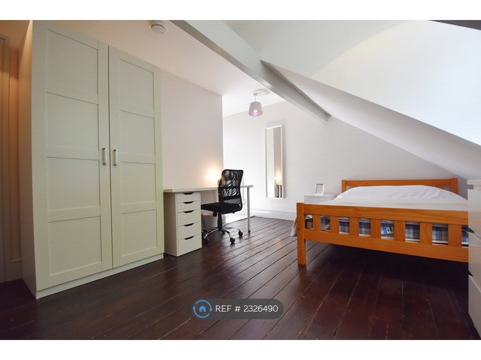 Property photo 3 of 20 Room 5 - Available