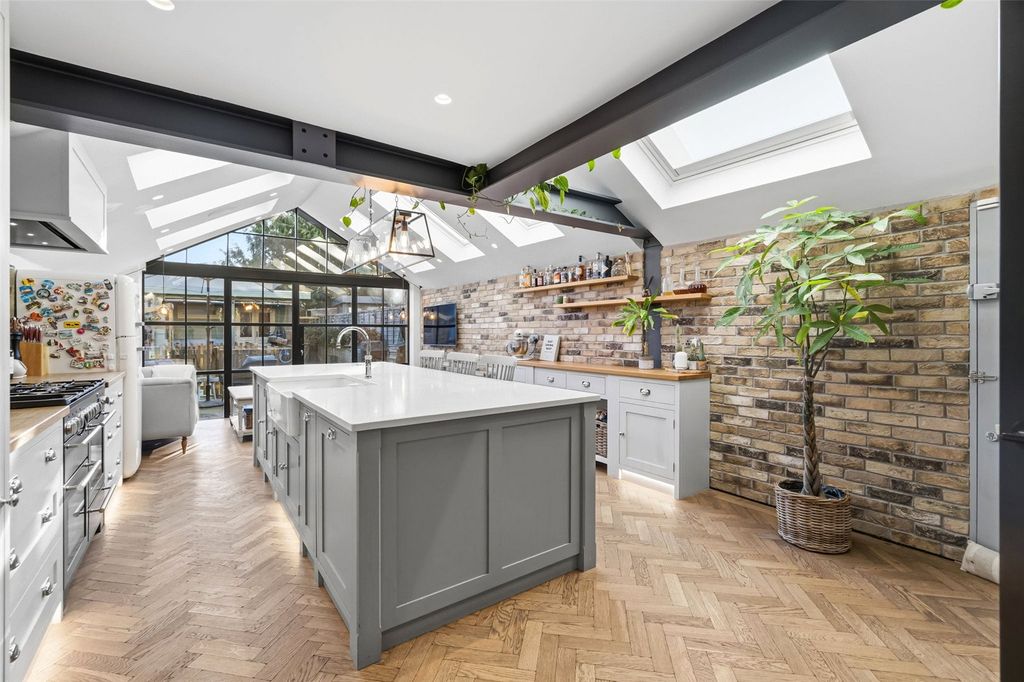 Property photo 2 of 14 Picture No. 16