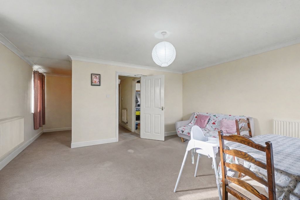 Property photo 2 of 7 Photo 6